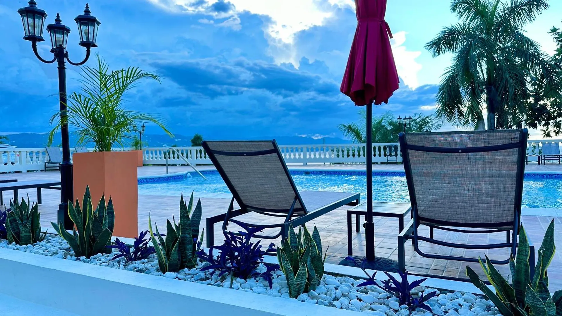 Falcon Breeze-Gated-Security-Airport Pickup Available Montego Bay Apartament